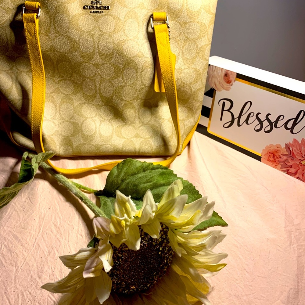 Authentic Signature Coach tote - Picture 1 of 6